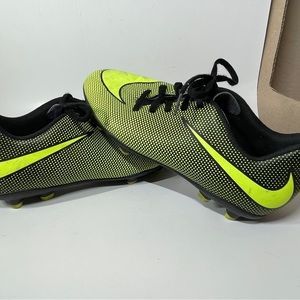 Nike Youth Soccer Shoes, Neon Green & Black size 5 1/2.